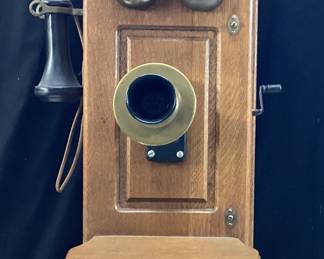 ANTIQUE WESTERN ELECTRIC WALL TELEPHONE MODEL 317 THIS MODEL WAS FIRST PRODUCED IN 1907. MAGNETO GENERATOR STILL INTACT