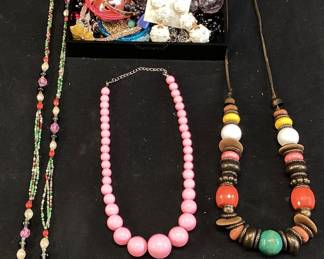 MYSTERY GROUP OF COSTUME JEWELRY