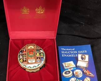 1991 HALCYON DAYS ENAMELED CHRISTMAS BOX, 2in W