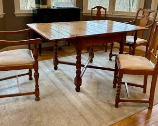 Oak dining table with barley twist legs + 4 chairs