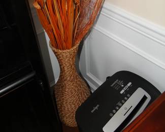 Vase, shredder