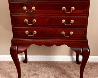 20th c. Queen Anne Repro. Solid Mahogany 4-felt-lined Drawer Silver/Jewelry Chest w/solid brass hardware (35.5"x25"x16")