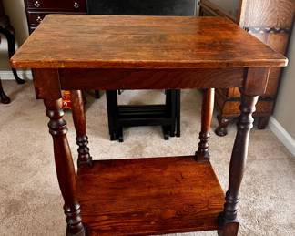 19th c Oak Bench-made Tennessee 2-Tier Side Table (28"x21.5"x19")