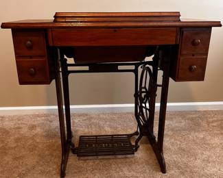 1930s Singer Sewing Machine 15-88 Reversible Feed with original Instructions, Bobbins, and Accessories (29"x34"x16.25")