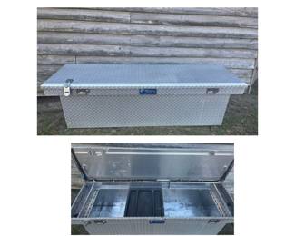 Truck tool box 