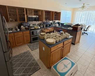 Unpacking of all the kitchen treasures!