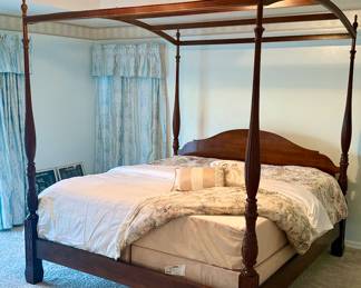 Henredon King Canopy Bed with Tempur-Pedic Mattress and Split Box Spring Set