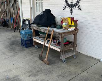 Green egg grill with table