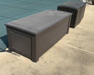 Outdoor storage containers