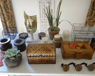 A nice grouping of decorative fun items