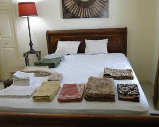 Queen bed, comes complete. Linens, rugs and more