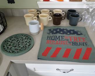 Assorted coffee mugs, and a very nice grocery bag