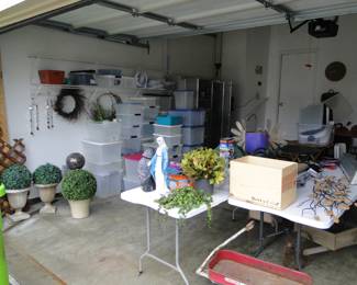 All items in the garage are clean and neat and one of a kind