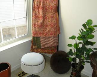 Textile rack with some very nice textiles. Hench the rack with textiles