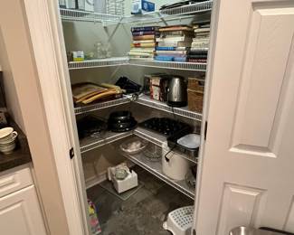 STILL AVAILABLE FOR SATURDAY! Feel free to send offers on anything you're interested in!