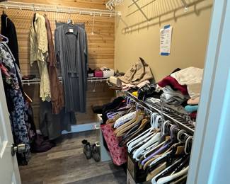 STILL AVAILABLE FOR SATURDAY! Feel free to send offers on anything you're interested in!