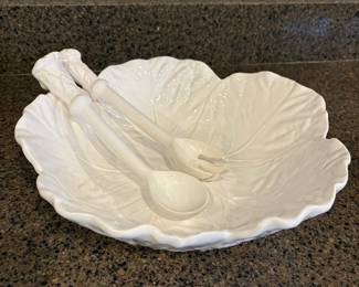 R59 - $30. Bordallo Pinheiro. Made in Portugal. Serving Bowl. In very good condition. 11" across. 