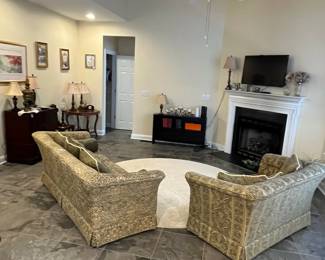 STILL AVAILABLE FOR SATURDAY! Feel free to send offers on anything you're interested in!