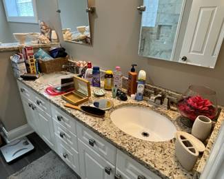 STILL AVAILABLE FOR SATURDAY! Feel free to send offers on anything you're interested in!