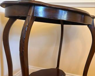 R26 - $125. English Mahogany Oval Shaped Table with Carved Legs. Top measures 27" x 18" x 27.75" tall. Solid and very sturdy. 