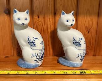 R85 - $30 Pair of 7" tall Porcelain Cats. 