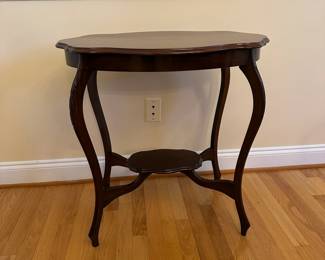 R26 - $125. English Mahogany Oval Shaped Table with Carved Legs. Top measures 27" x 18" x 27.75" tall. Solid and very sturdy. 
