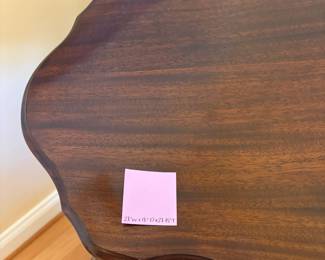 R26 - $125. English Mahogany Oval Shaped Table with Carved Legs. Top measures 27" x 18" x 27.75" tall. Solid and very sturdy. 