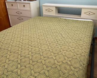 2pieces of 3 piece bedroom set