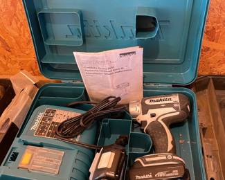 Mikita lithium drill