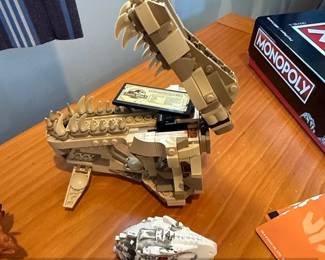 LEGO Jurassic World Dinosaur Fossils T. Rex Skull Set