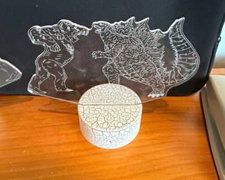 Godzilla vs. Kong Acrylic LED Lamp Set second image