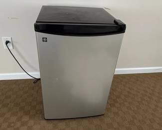 GE Compact Refrigerator