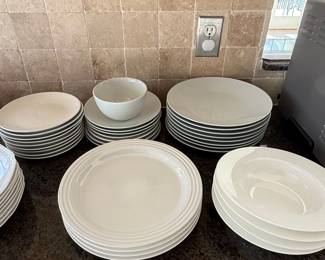 White Ribbed Ceramic Dinnerware Set