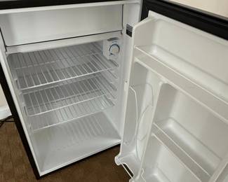 GE Compact Refrigerator second image