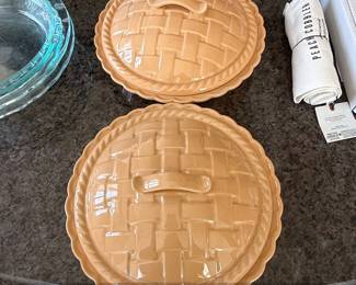 Longaberger Woven Traditions Pie Dish with Lid