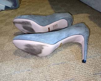 Gucci Suede PointedToe Pumps third image