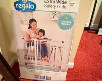 Regalo Extra Wide Safety Gate with Extension