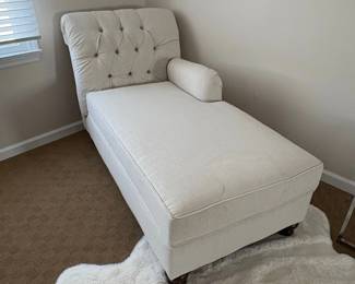 Tufted Chaise Lounge