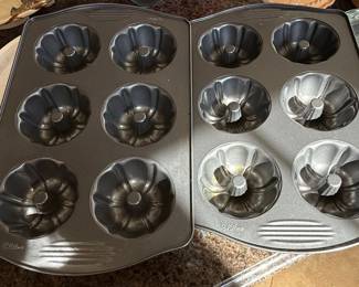 Wilton Cavity Mini Bundt Cake Pan Set
