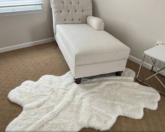 Tufted Chaise Lounge with Faux Sheepskin Rug