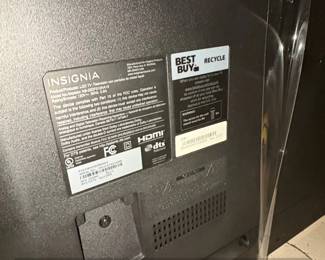 Insignia Class HD Roku TV   Samsung p HD Smart TV  fourth image