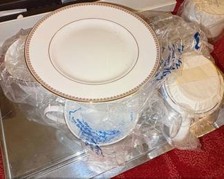 Vera Wang for Wedgwood Vera Lace Bone China Dinnerware Set