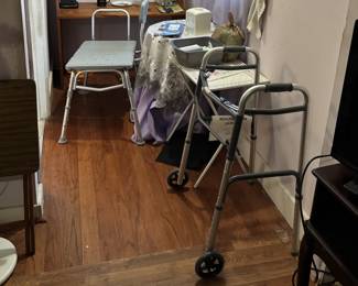 Walker, tub transfer bench