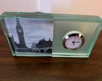 Schaeffer shelf clock
