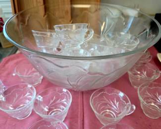 Vintage Large Punch Bowl with 24 cups