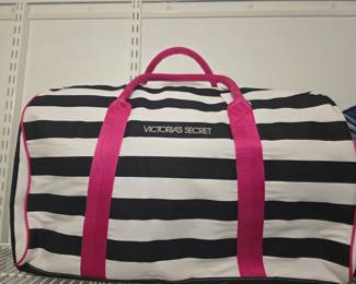 Victoria Secret Duffle Bag - like new