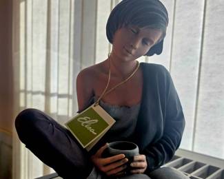 Elena Statue with Box