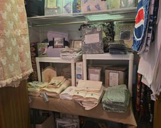 Many linens - most new with tags
Vintage Disneyland throw & bath towel set