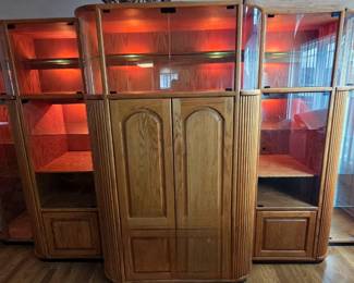 Gorgeous 5 pc Oak Entertainment/Curio