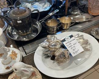 International Silver "Laurel Mist" 89 pc Set